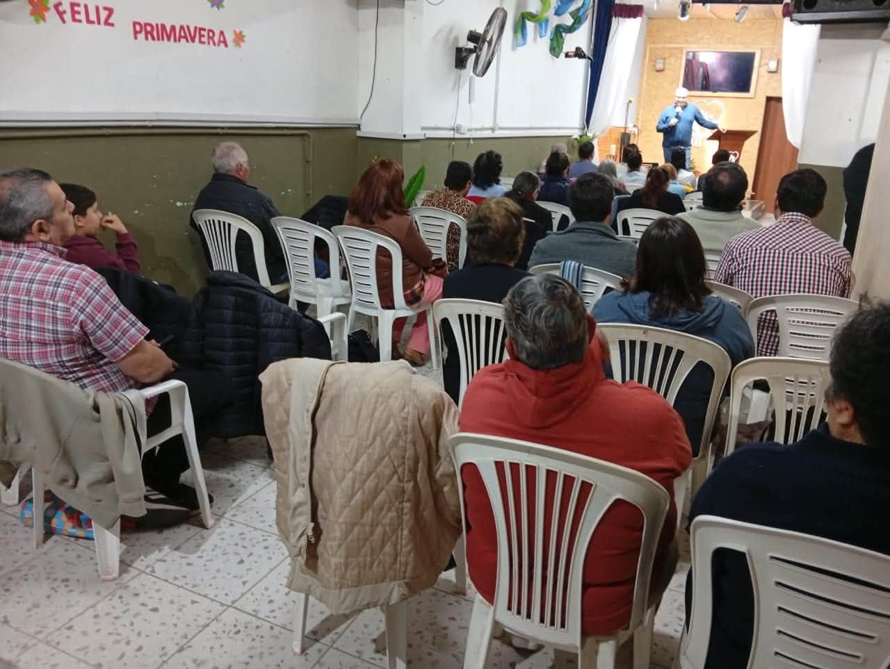 UNA LUZ EN MEDIO DE LA OSCURIDAD